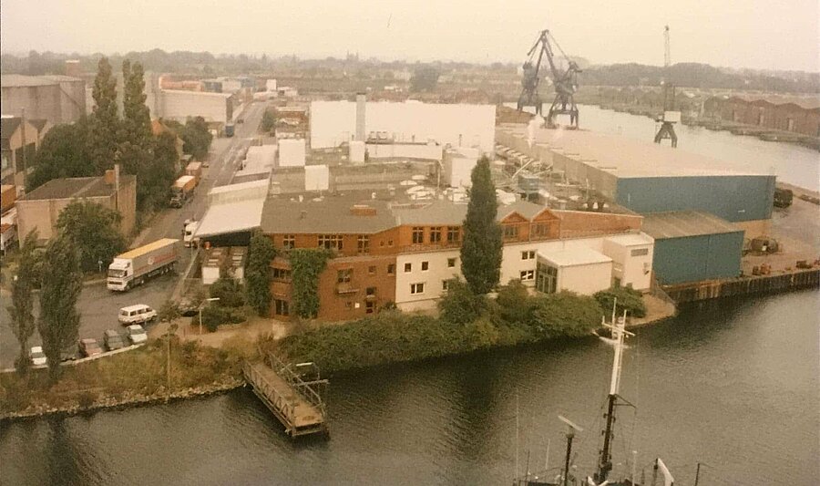 Picture displaying CR3 in historic context with premises in Bremen-Industriehafen