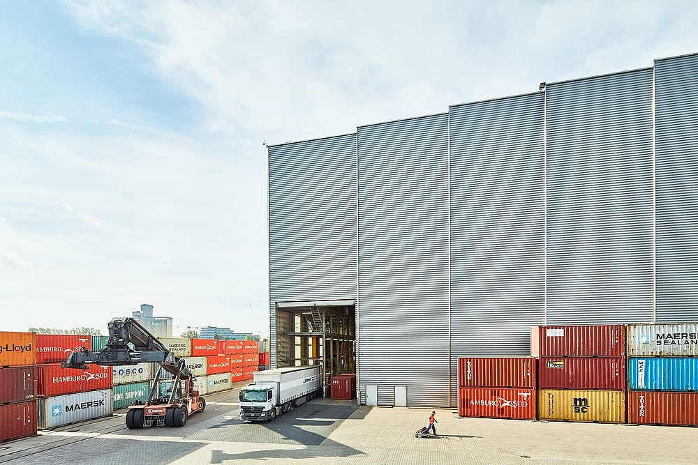 CR3 company premises with reception of containers from origin, visible employees, decaffeination halls and trucks at CR3-Kaffeeveredelung in Bremen-Industriehäfen